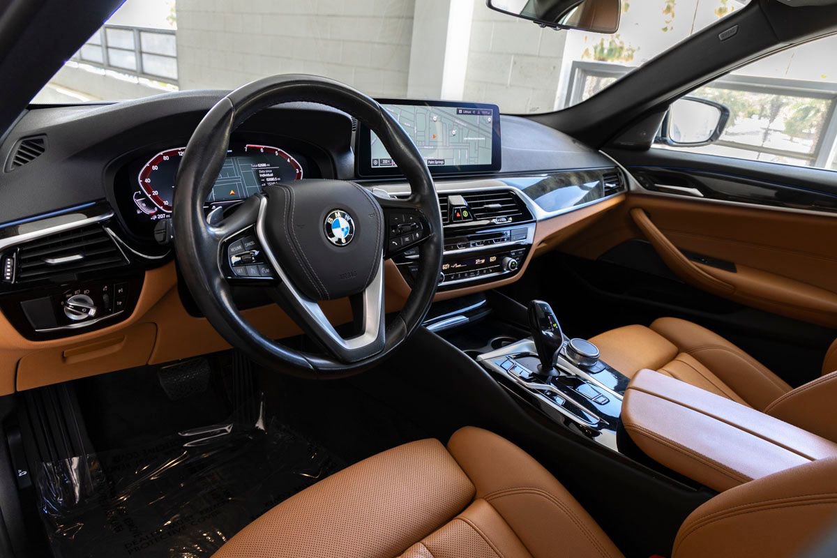Used 2021 BMW 530e w/ Premium Package RWD image 16