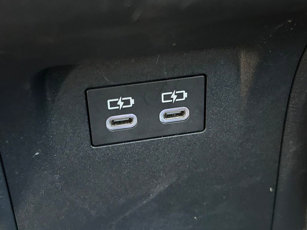 Used 2025 Toyota Prius XLE FWD image 21
