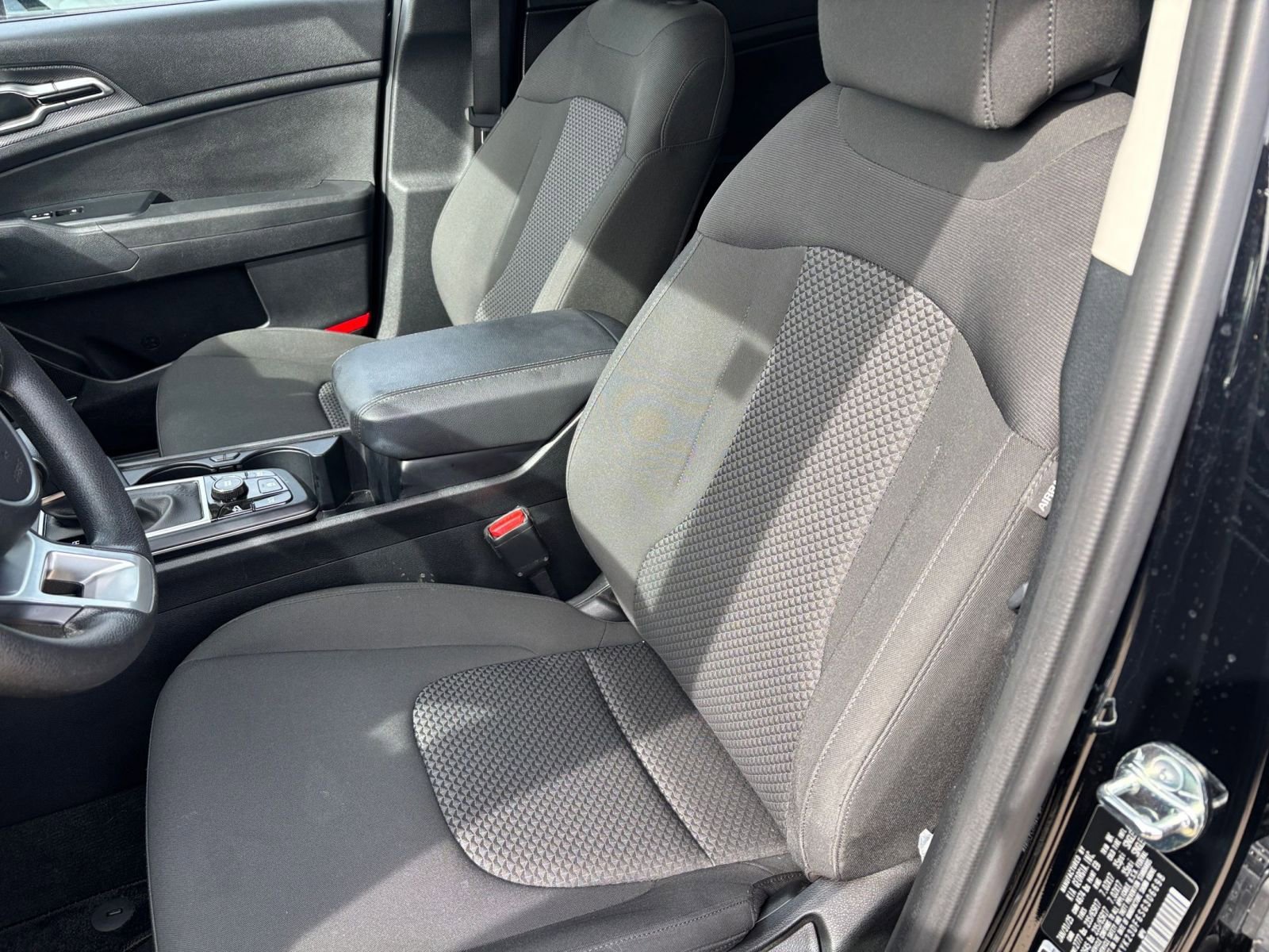 Used 2025 Kia Sportage LX image 34