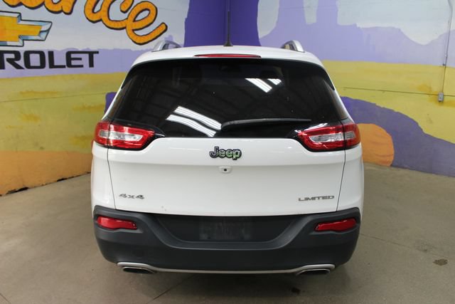 Used 2017 Jeep Cherokee Limited w/ Luxury Group AWD/4WD image 7