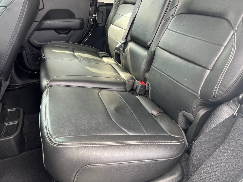 Used 2022 Jeep Wrangler Unlimited Sahara AWD/4WD image 16
