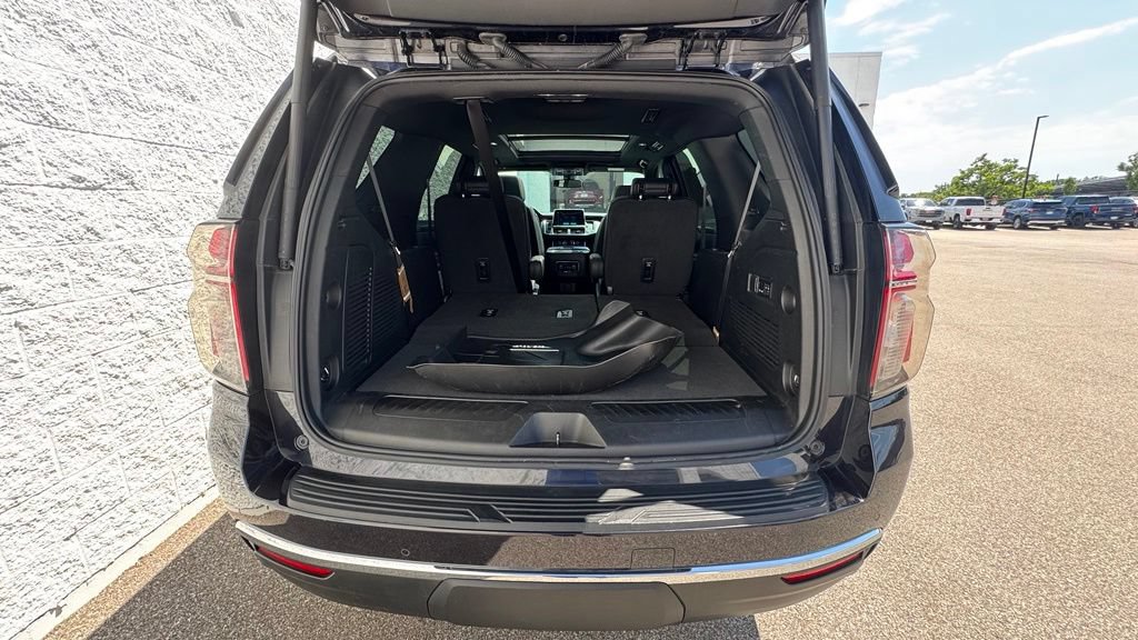 Used 2022 Chevrolet Tahoe LT w/ Luxury Package AWD/4WD image 6