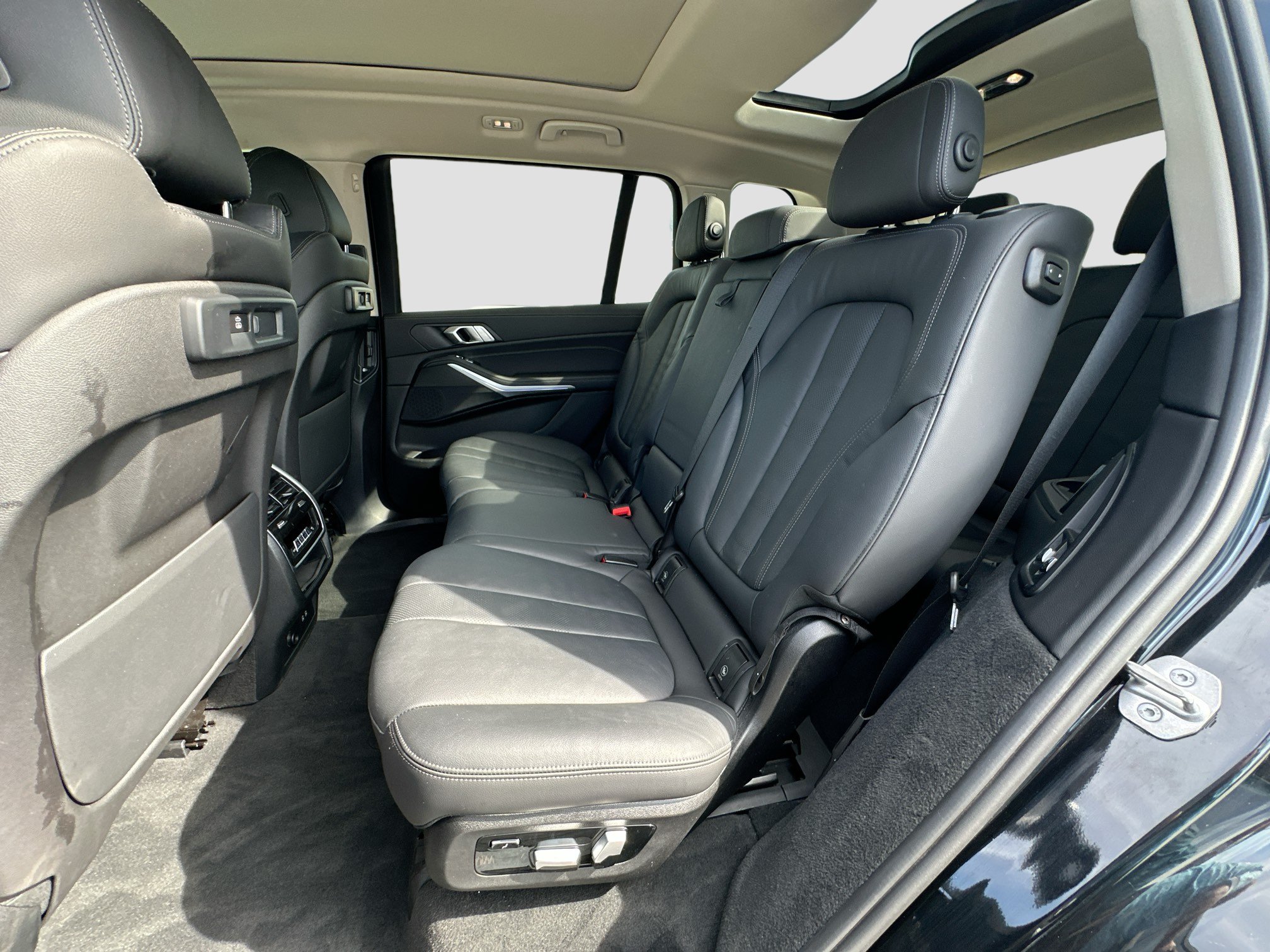 Used 2022 BMW X7 xDrive40i w/ Premium Package AWD/4WD image 25