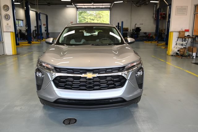 New 2026 Chevrolet Trax LS w/ LS Convenience Package FWD image 2