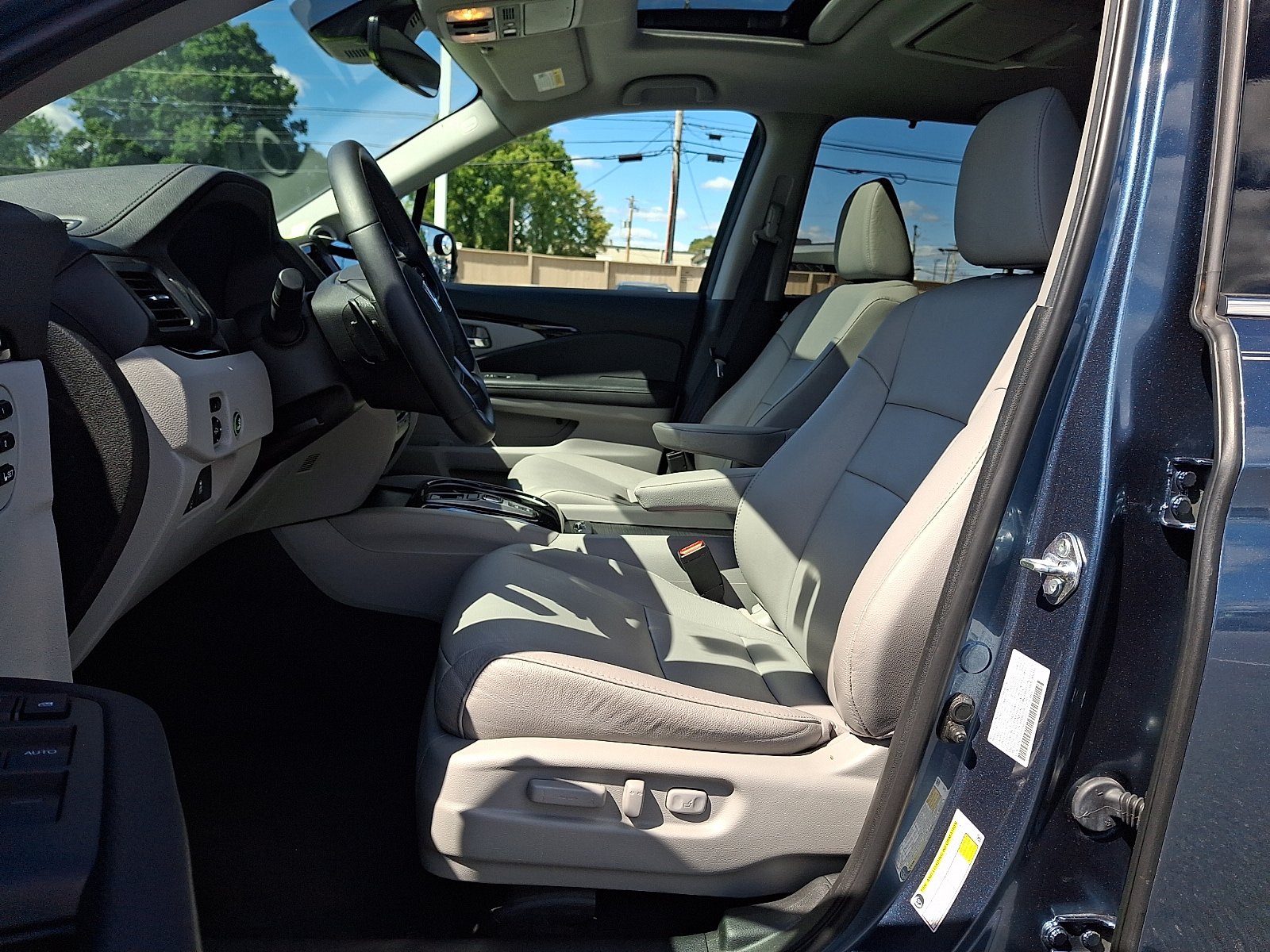 Used 2022 Honda Pilot Touring image 14