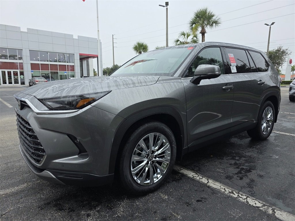 New 2026 Toyota Grand Highlander Platinum image 3