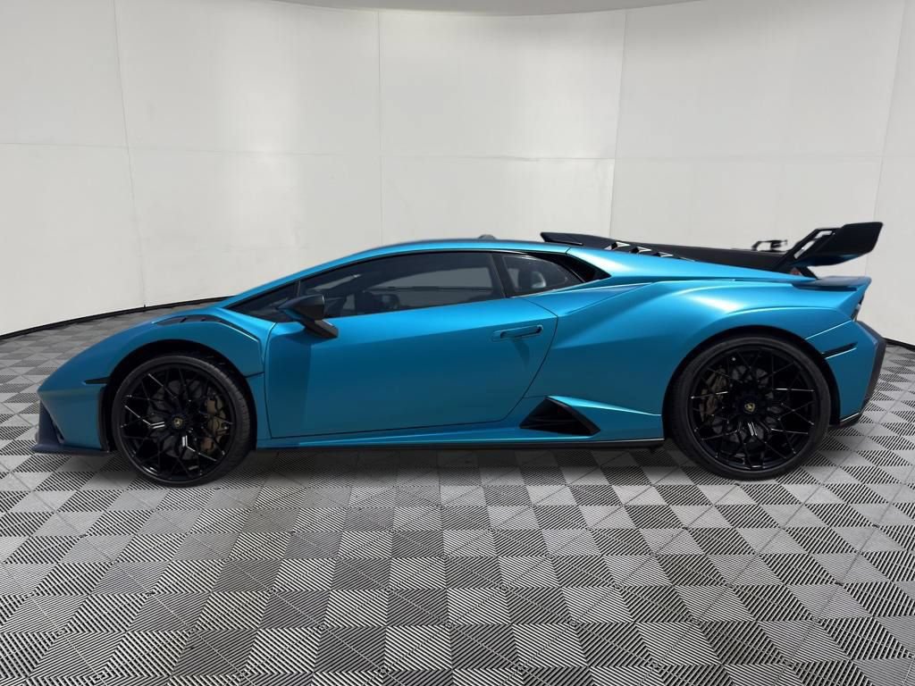 Used 2022 Lamborghini Huracan STO RWD image 7