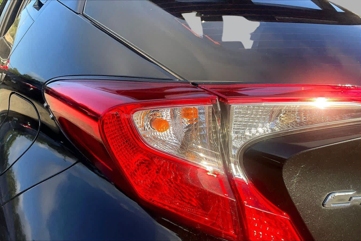 Used 2020 Toyota C-HR LE FWD image 28