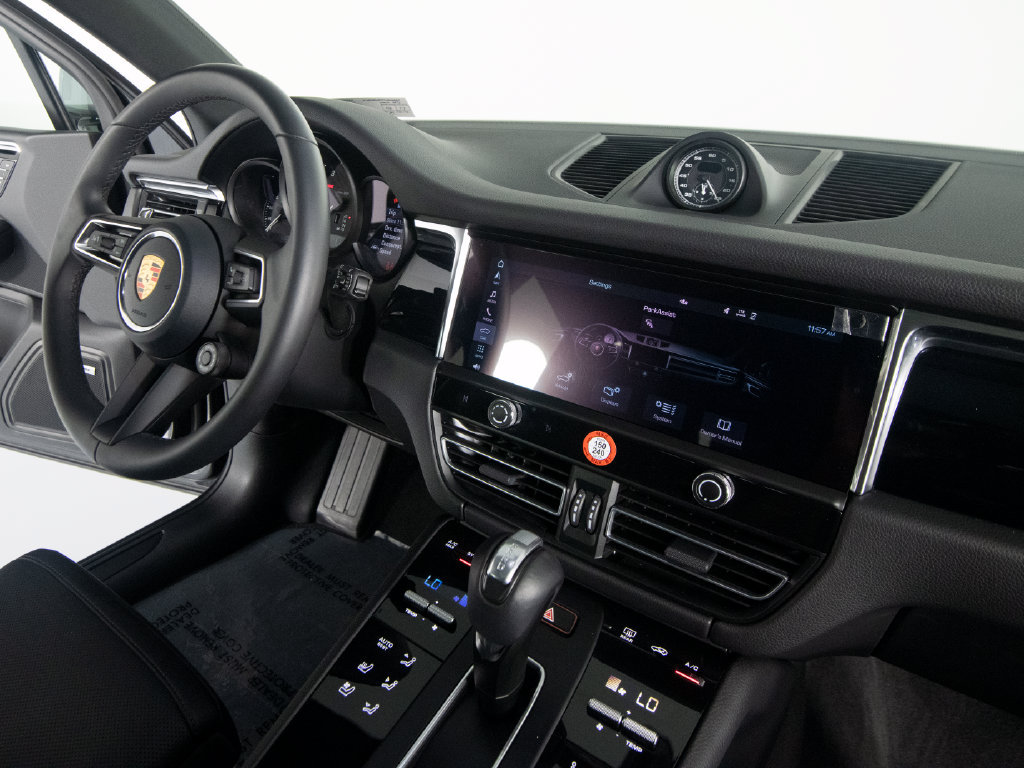 Certified 2026 Porsche Macan AWD/4WD image 35