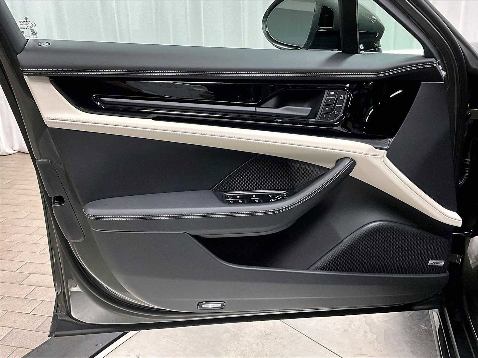 Used 2026 Porsche Panamera 4 image 25