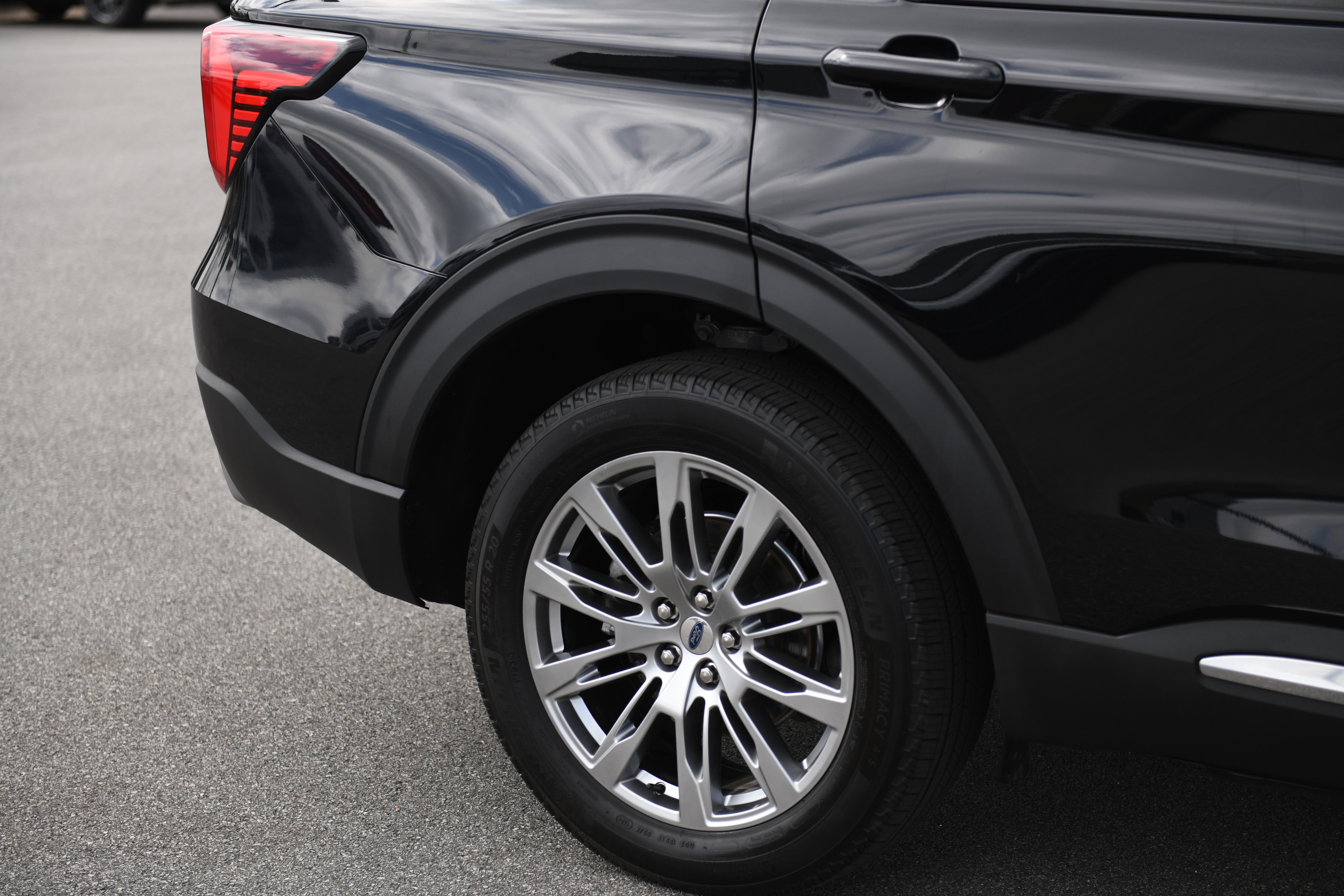 Used 2025 Ford Explorer Platinum image 4