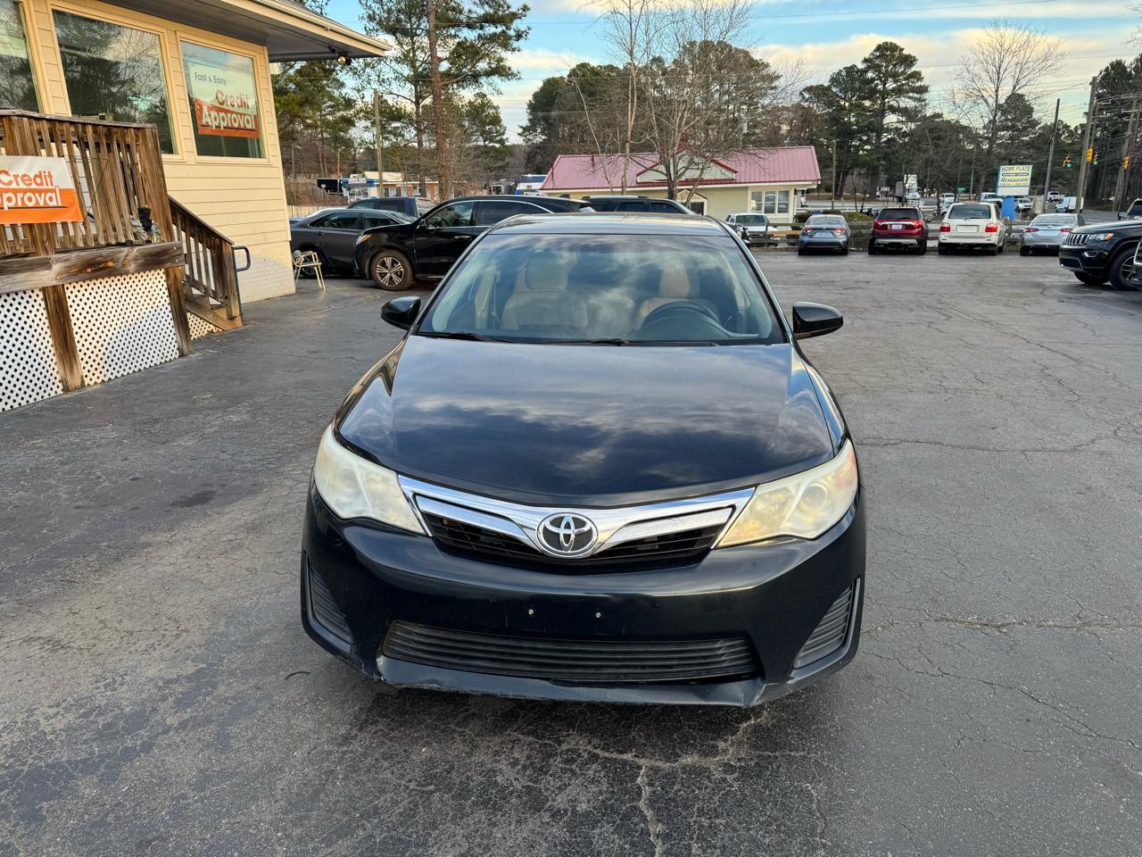 Used 2014 Toyota Camry LE FWD image 2