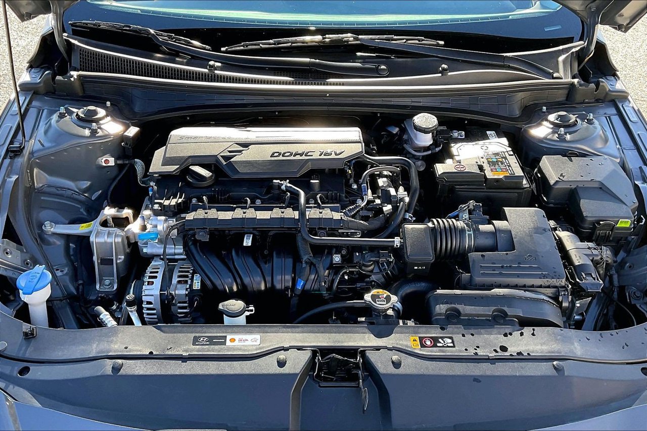 Used 2025 Hyundai Elantra SEL FWD image 38