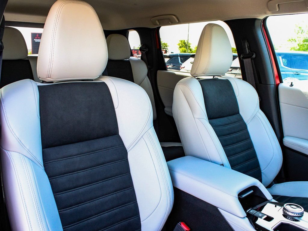 Used 2025 Mitsubishi Outlander SE AWD/4WD image 41
