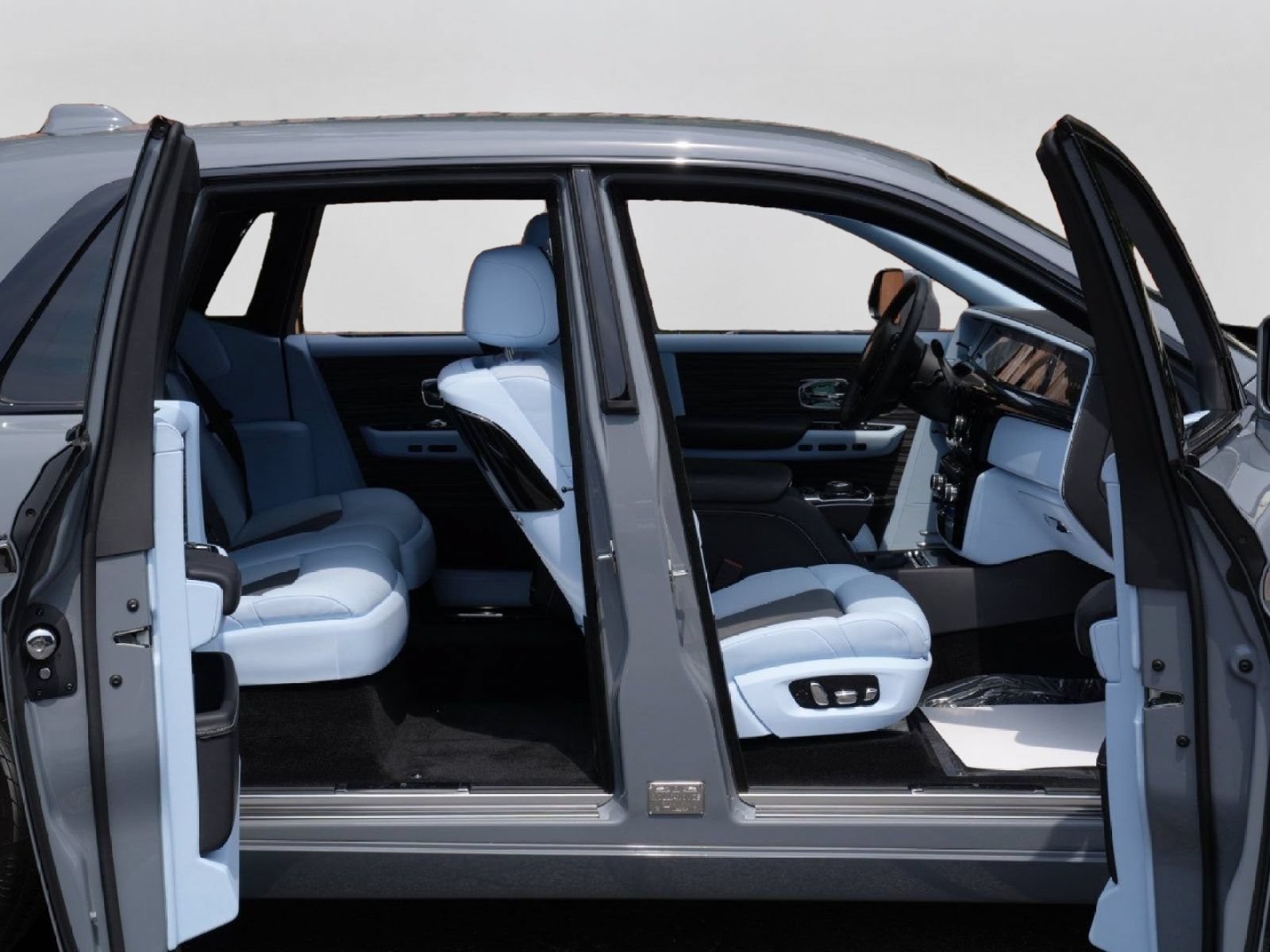Certified 2024 Rolls-Royce Phantom Sedan w/ The Phantom Package RWD image 50