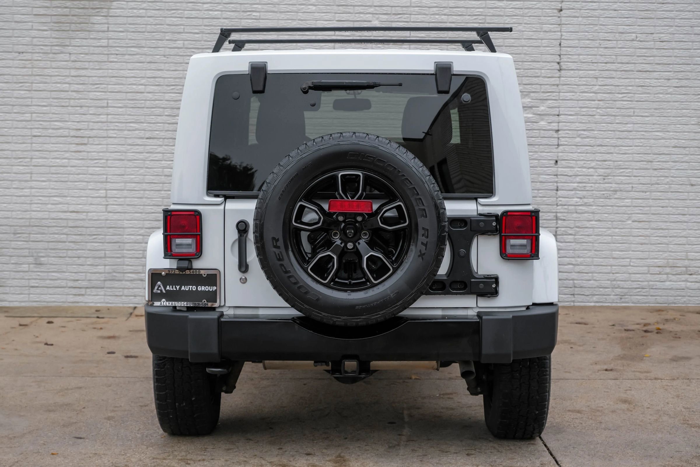 Used 2017 Jeep Wrangler Unlimited Sahara AWD/4WD image 6