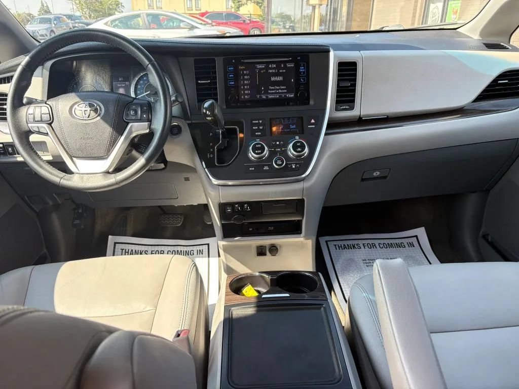 Used 2017 Toyota Sienna XLE Premium AWD/4WD image 12