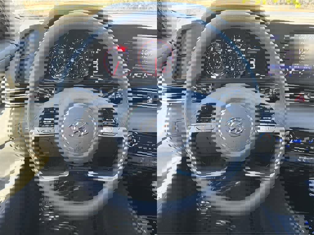 Used 2023 Hyundai Elantra SEL w/ Cargo Package image 12