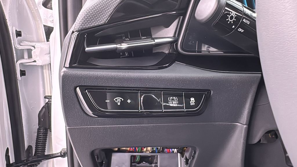 New 2025 Kia Niro EX image 32