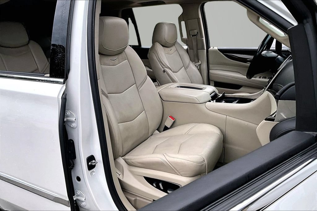 Used 2020 Cadillac Escalade Luxury AWD/4WD image 29
