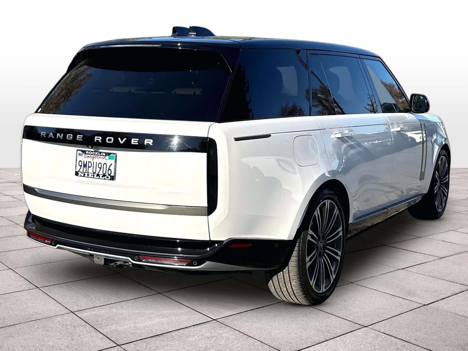 Used 2024 Land Rover Range Rover Long Wheelbase SE AWD/4WD image 15