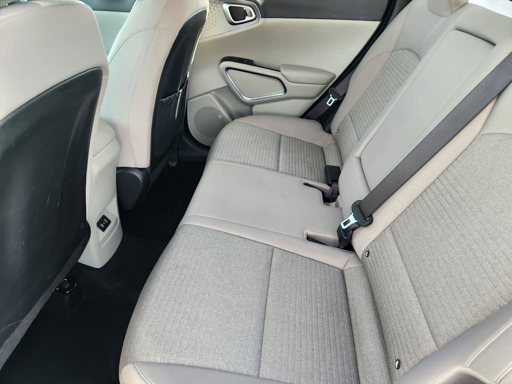 Used 2023 Kia Soul EX image 30