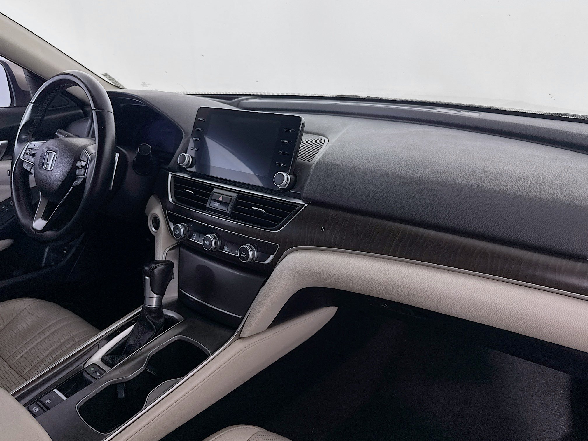 Used 2018 Honda Accord Touring image 28