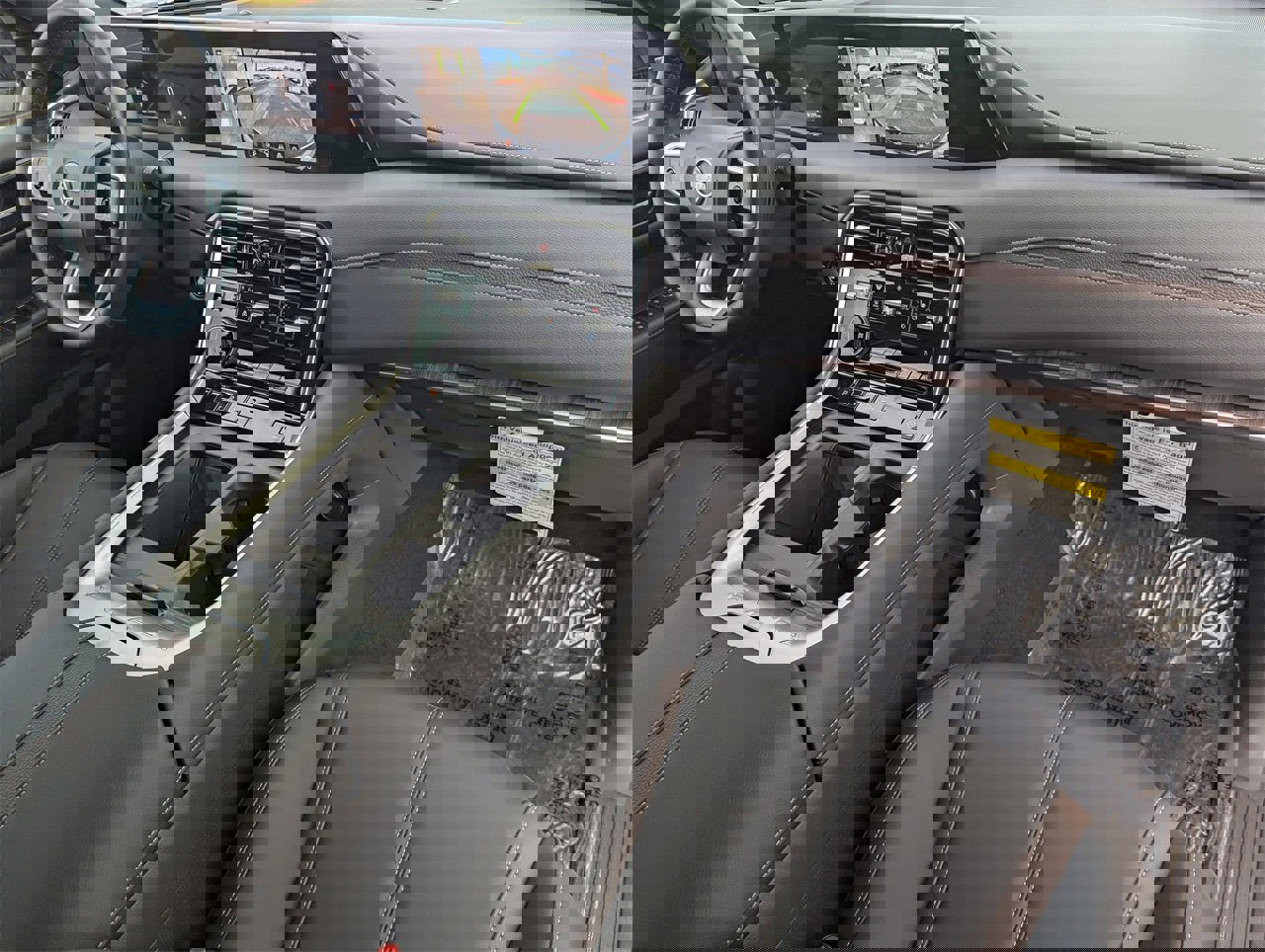 New 2025 Nissan Armada SL image 30