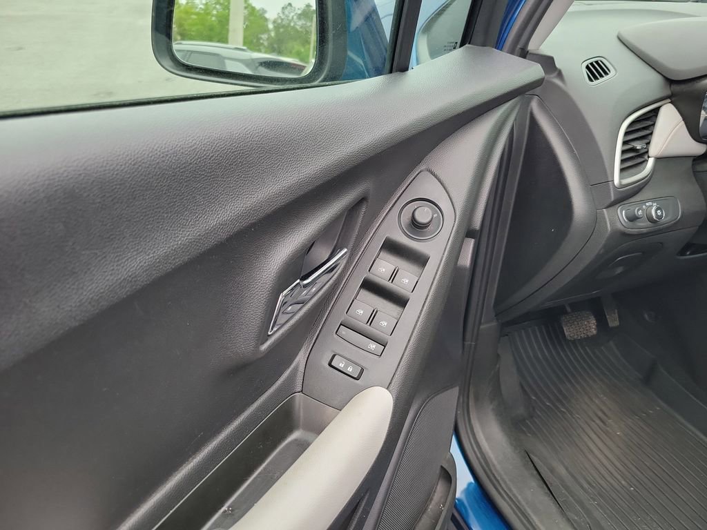 Used 2019 Chevrolet Trax LT w/ Driver Confidence Package image 12