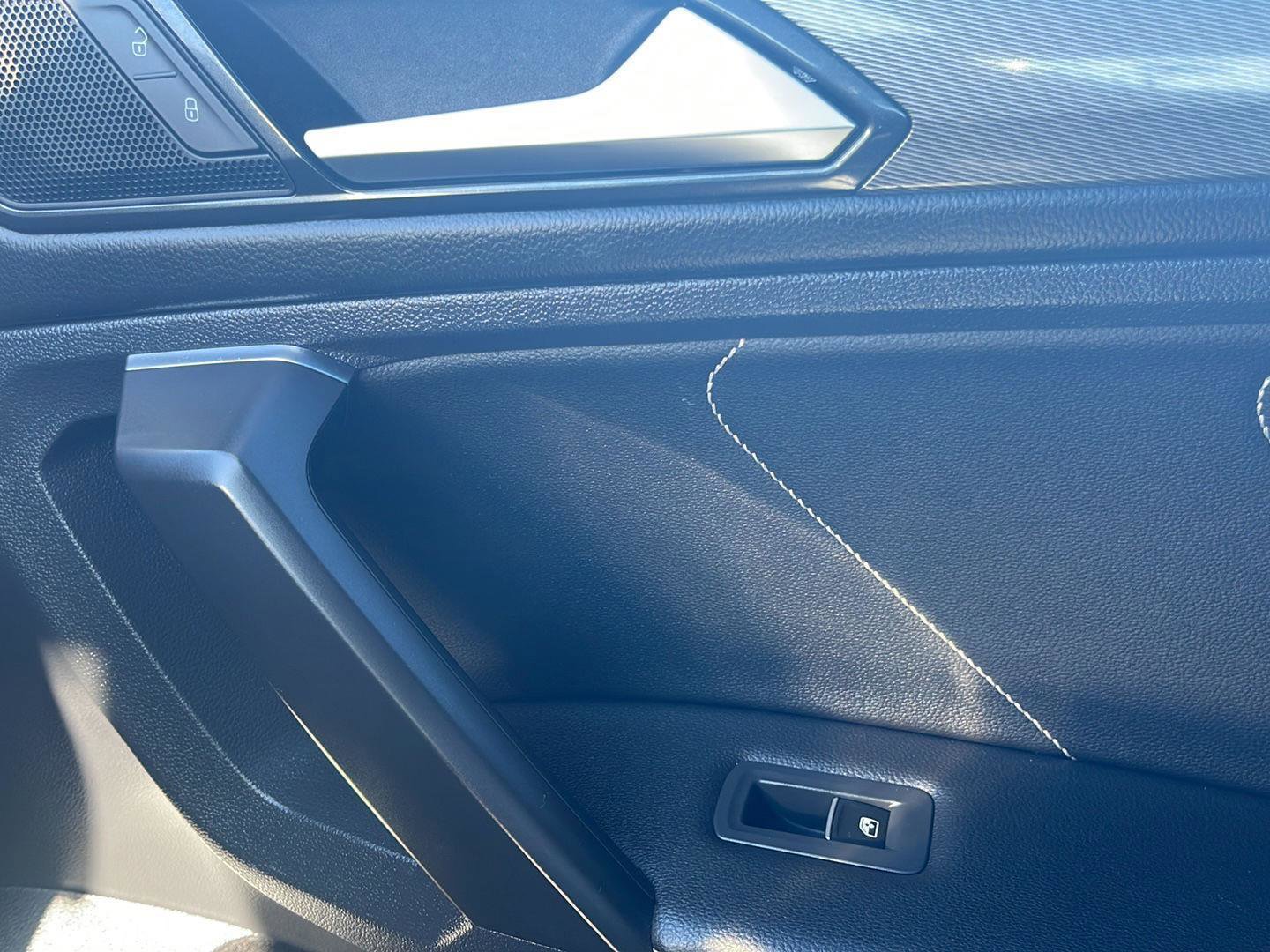 Certified 2022 Volkswagen Tiguan SE R-Line image 28