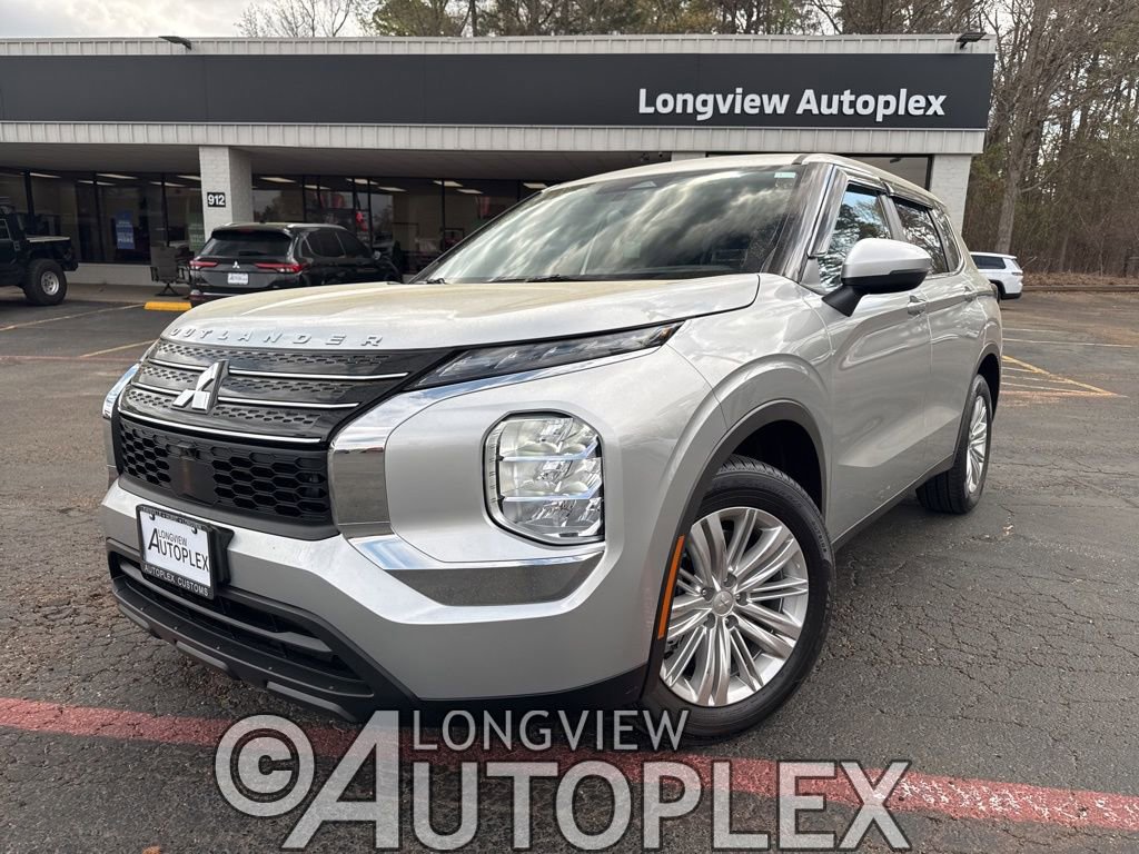Used 2024 Mitsubishi Outlander ES image 1