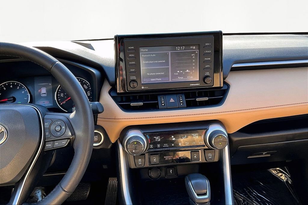 Used 2022 Toyota RAV4 XLE Premium image 10