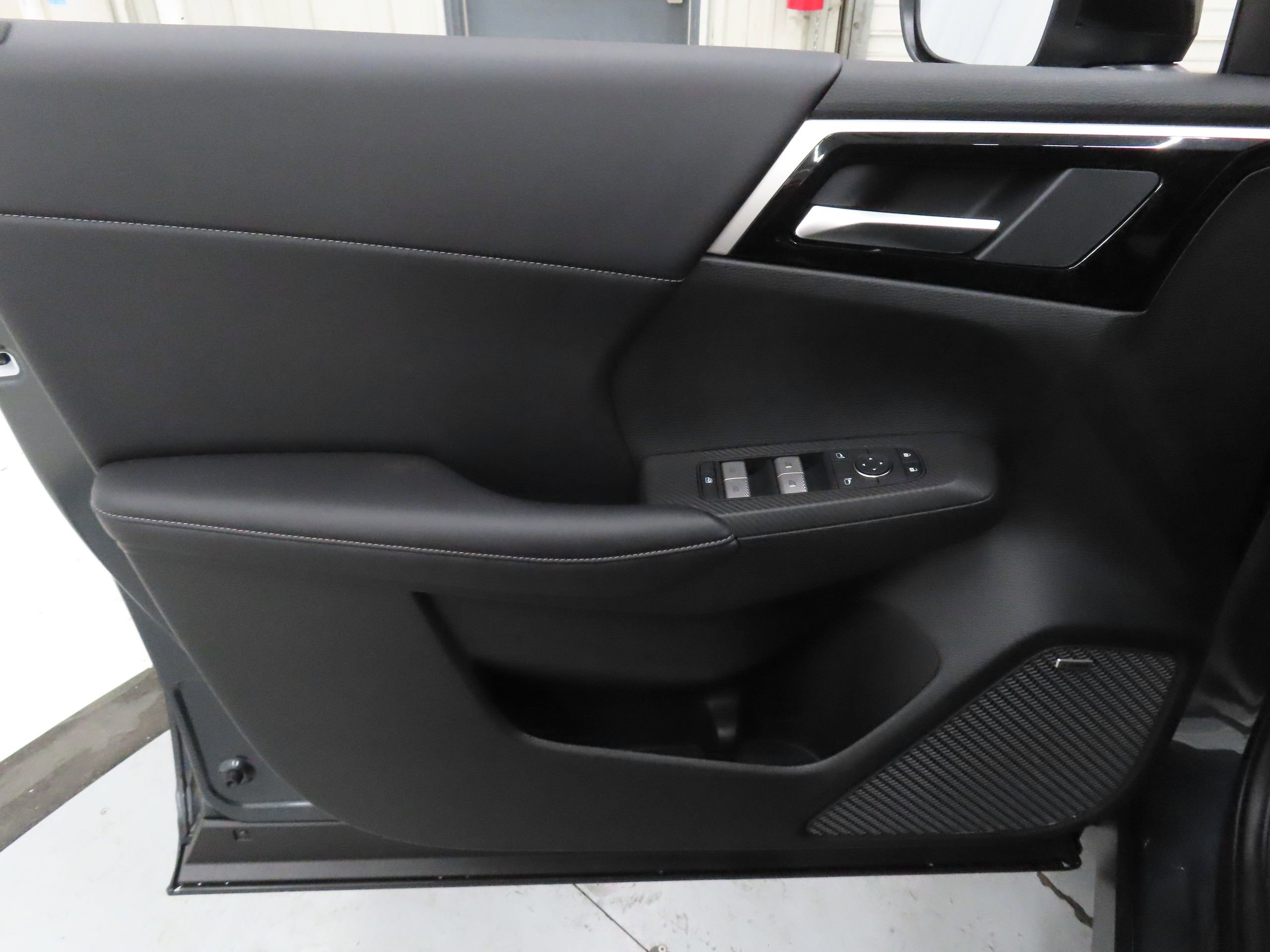 New 2026 Mitsubishi Outlander LE image 9