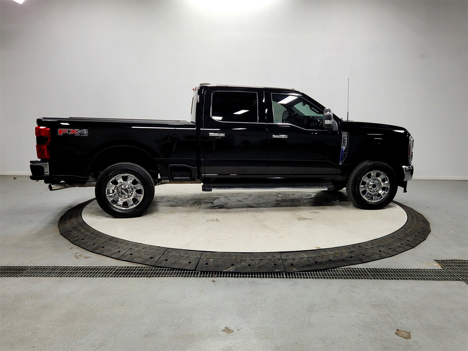 Used 2024 Ford F250 Lariat w/ Chrome Package image 8