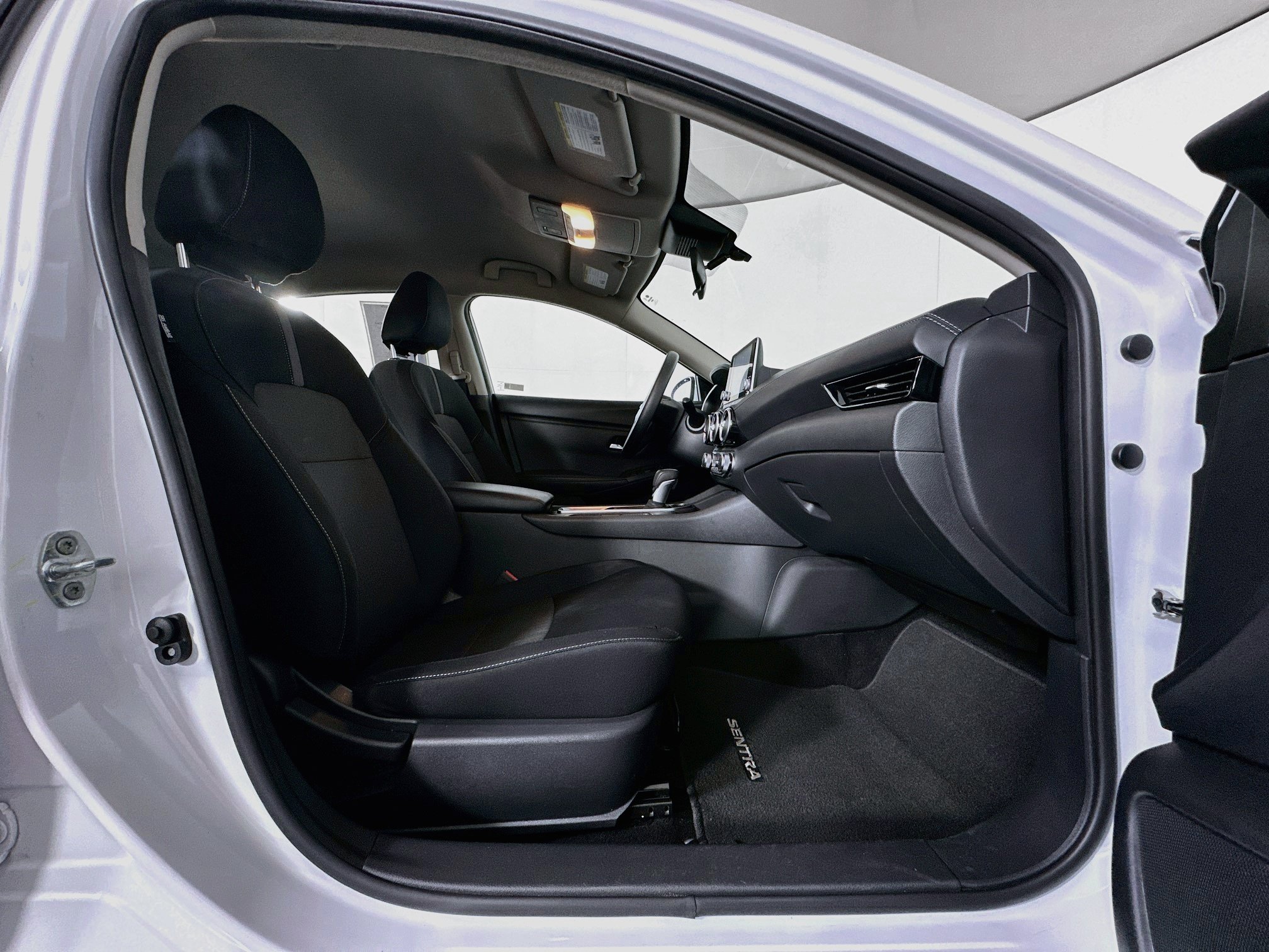 Used 2025 Nissan Sentra SV FWD image 29