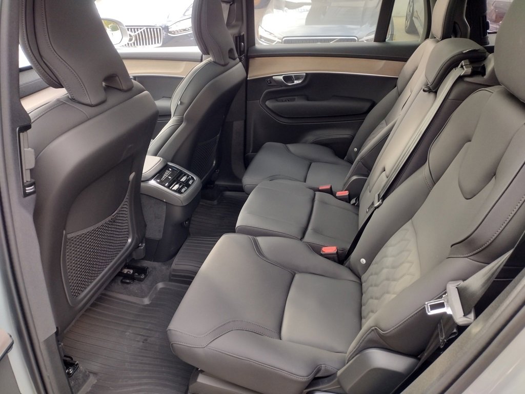 New 2026 Volvo XC90 B6 Plus w/ Protection Package Premier image 18