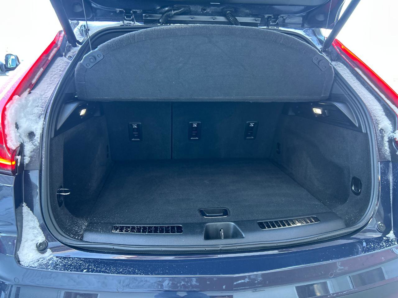 Used 2025 Cadillac XT4 Premium Luxury image 5