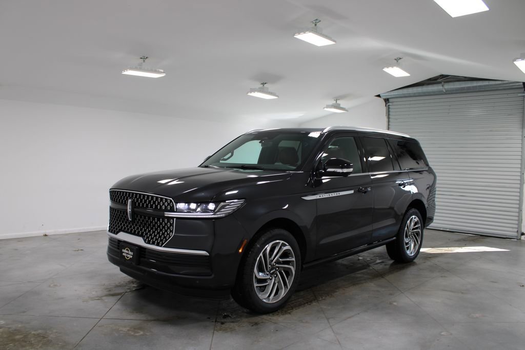New 2026 Lincoln Navigator Reserve image 3