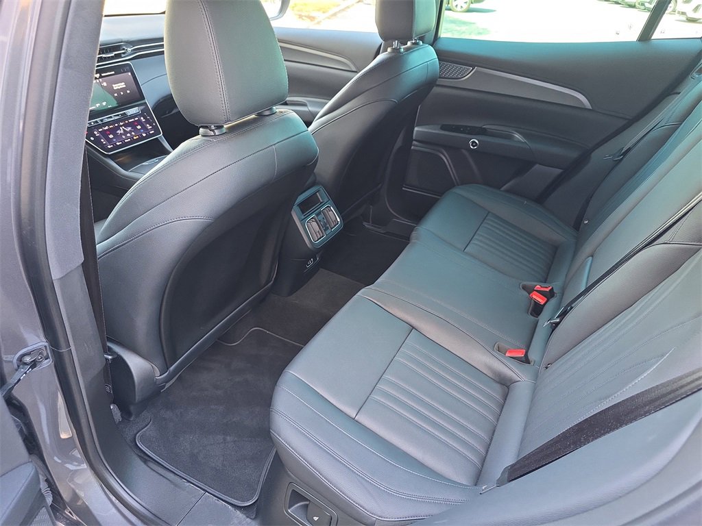 Used 2023 Maserati Grecale GT image 18