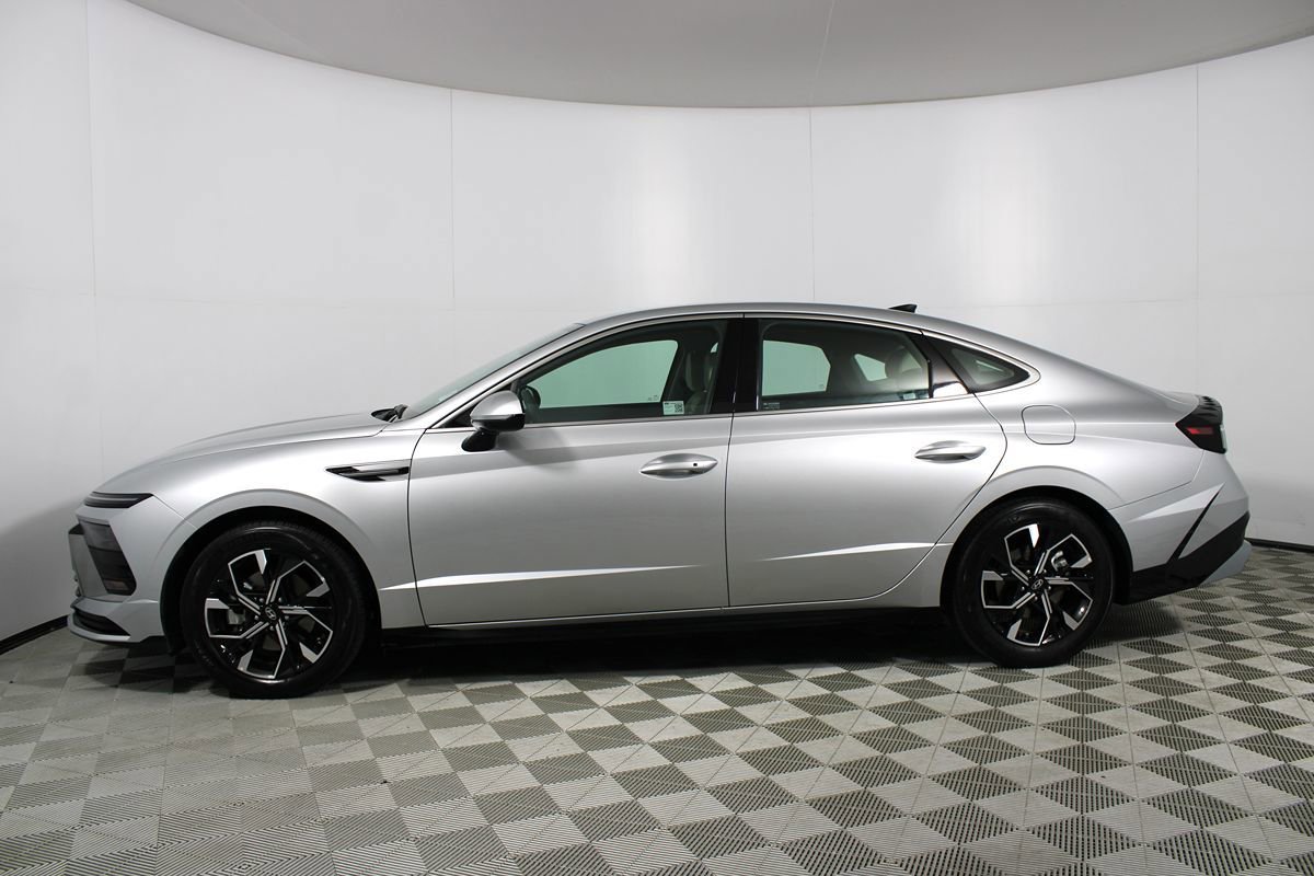 Used 2025 Hyundai Sonata SEL FWD image 30