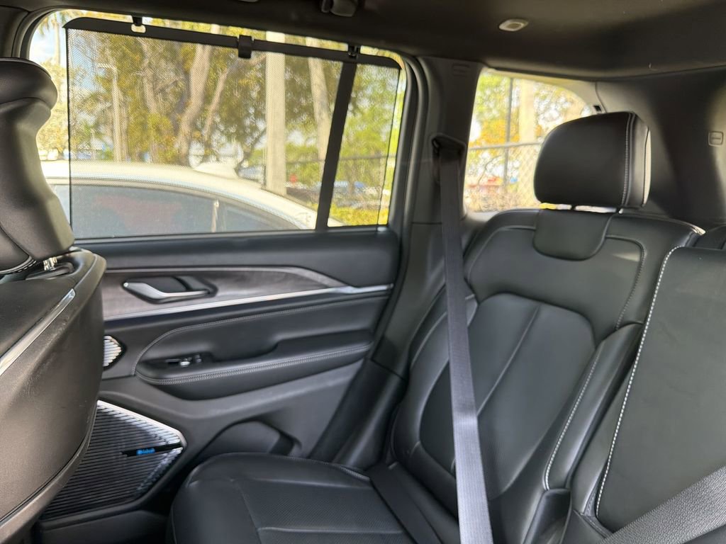 Used 2022 Jeep Grand Cherokee Overland w/ Advanced Protech Group III image 13