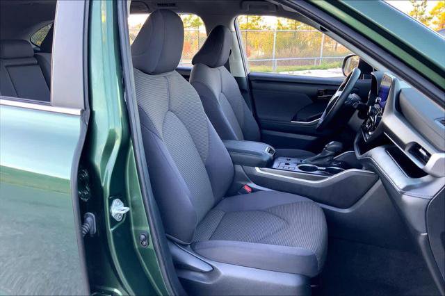 Certified 2023 Toyota Highlander L image 8