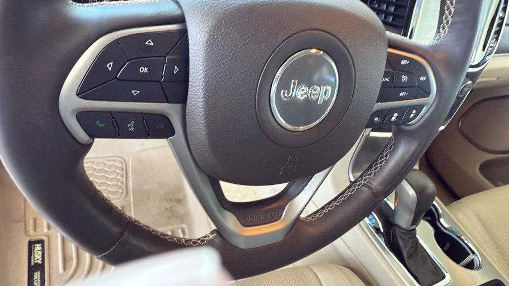 Used 2019 Jeep Grand Cherokee Overland RWD image 25