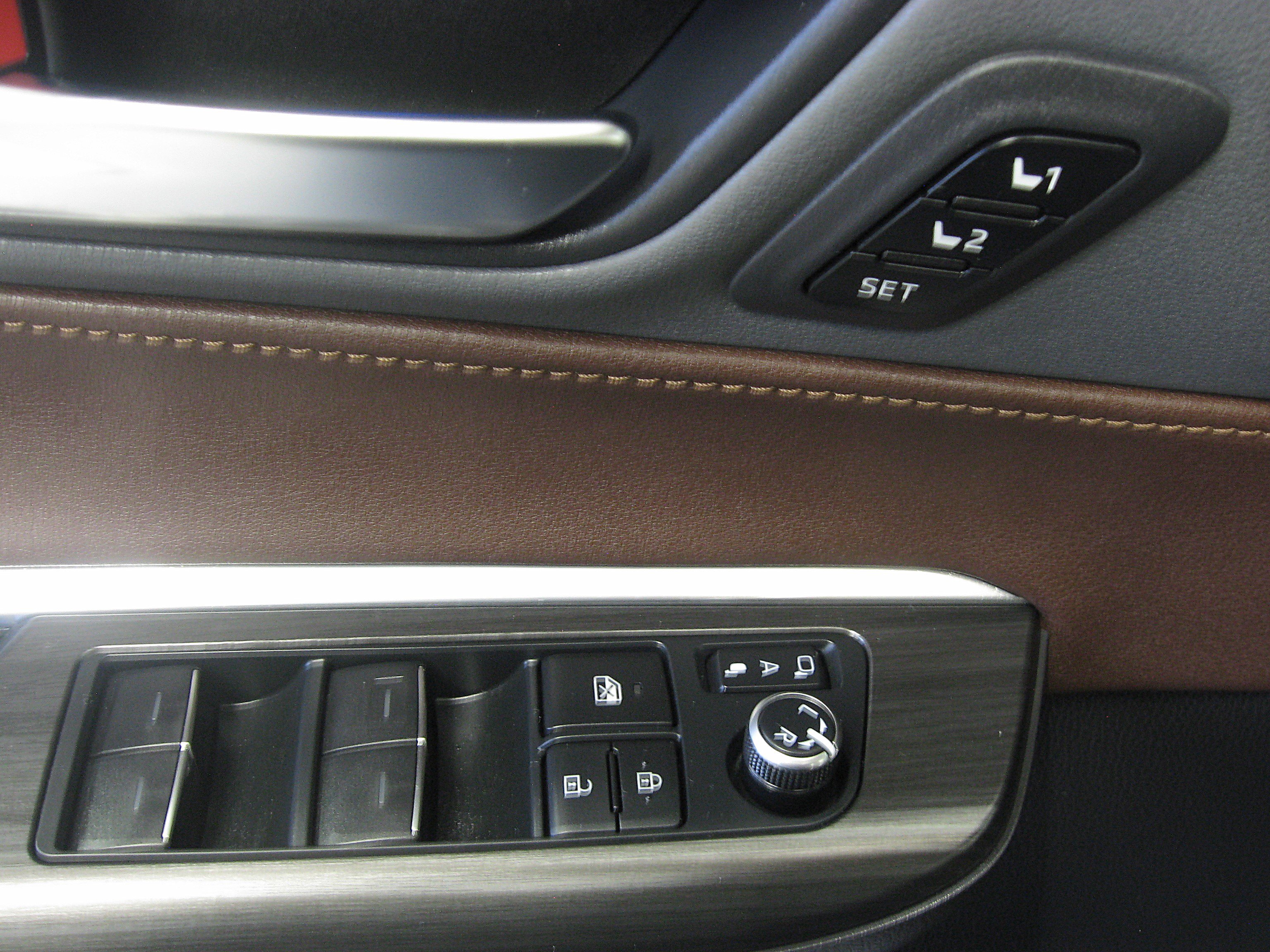 Used 2021 Toyota Venza XLE image 12