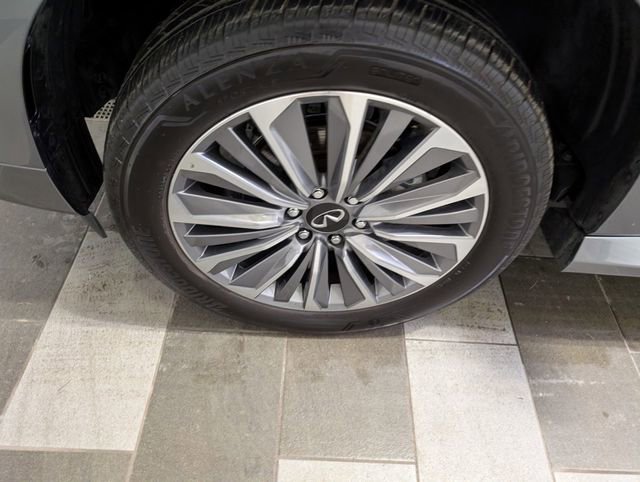 Used 2025 INFINITI QX80 Sensory image 7