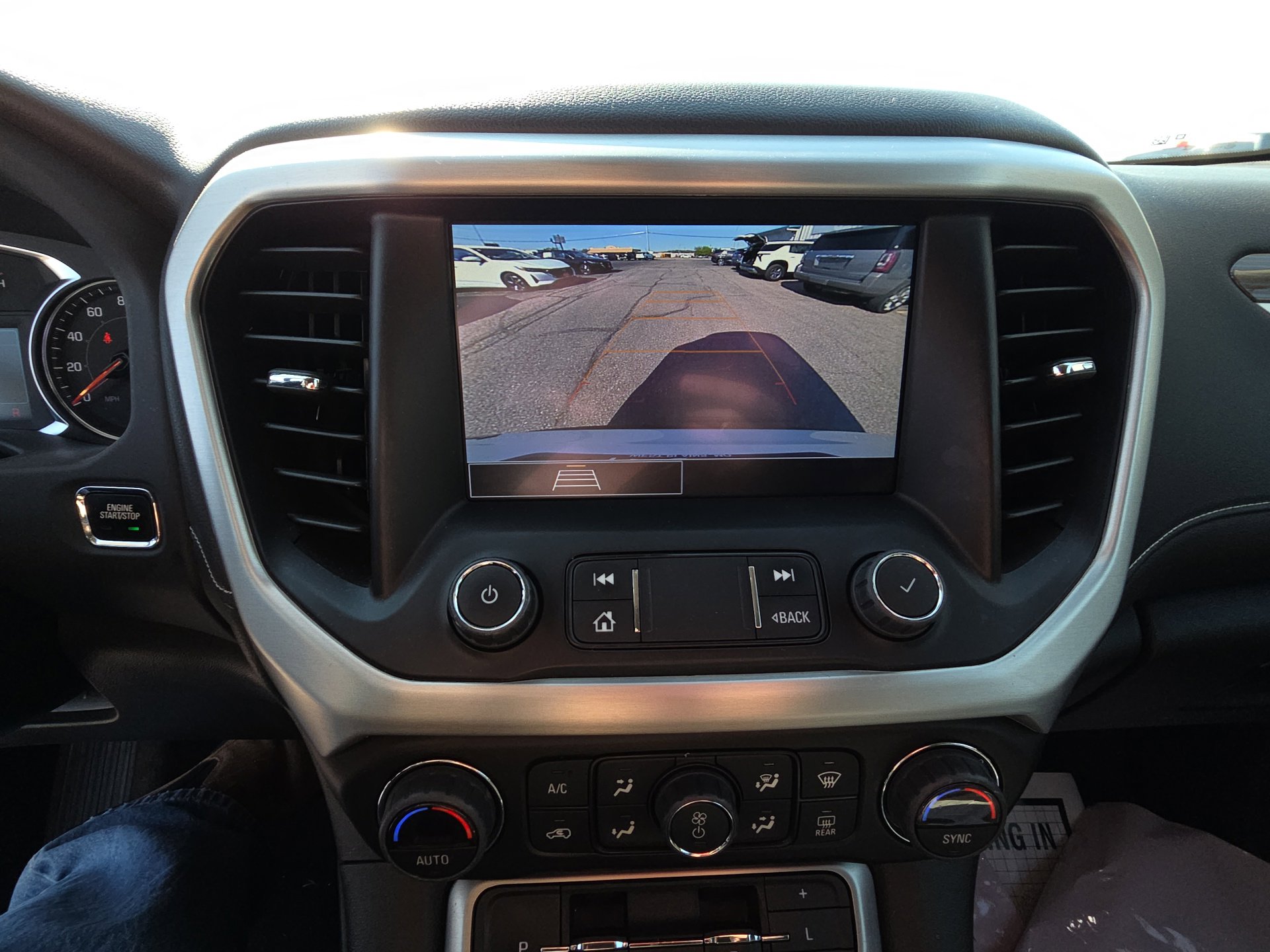 Used 2023 GMC Acadia SLE w/ Driver Convenience Package image 11