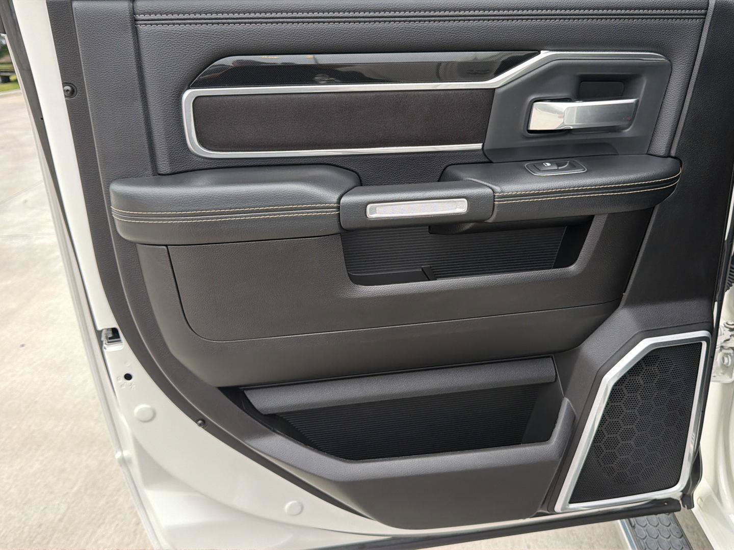 Used 2019 RAM 2500 Laramie AWD/4WD image 27