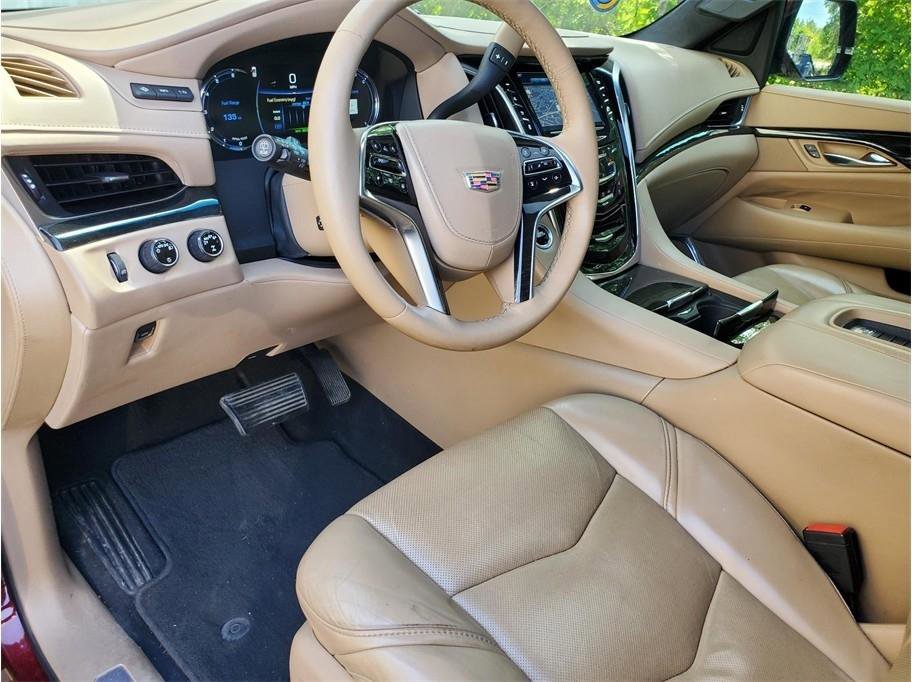 Used 2018 Cadillac Escalade ESV Platinum AWD/4WD image 32