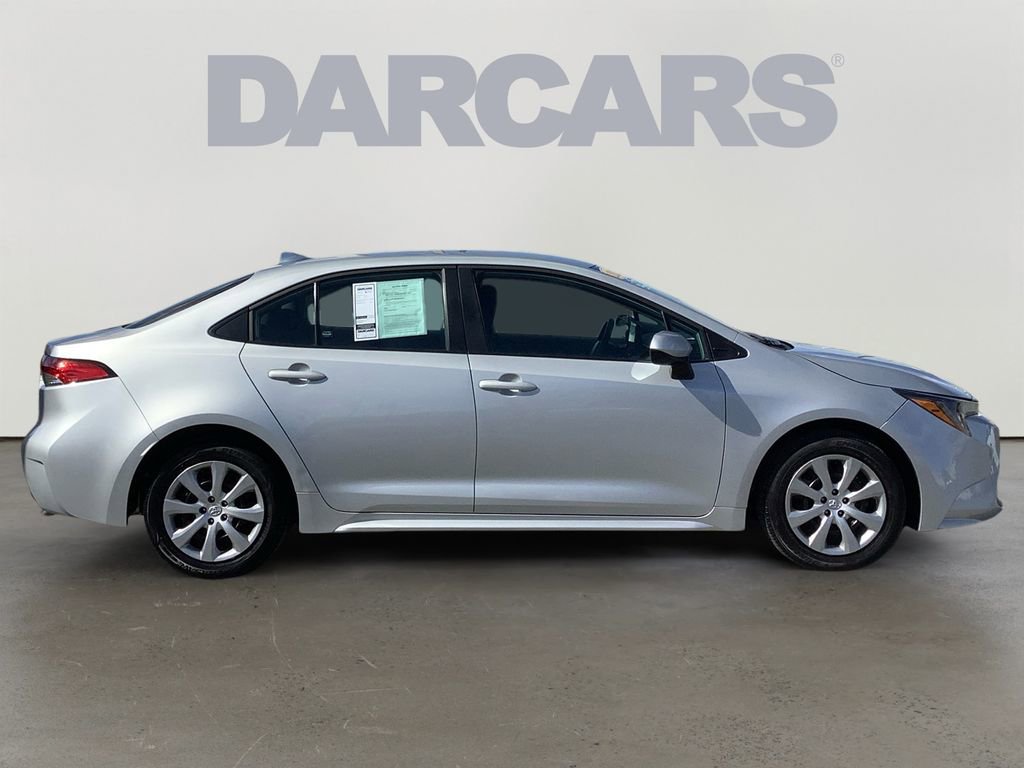Used 2025 Toyota Corolla LE image 3