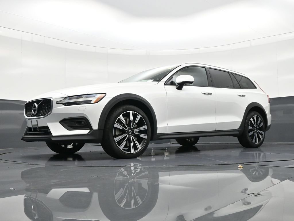 Certified 2022 Volvo V60 T5 Cross Country w/ Climate Package image 25